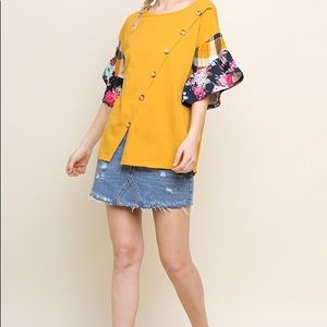 Umgee floral and plaid mixed print top NWT